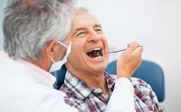 La prevención es esencial para mantener una correcta salud oral del paciente mayor