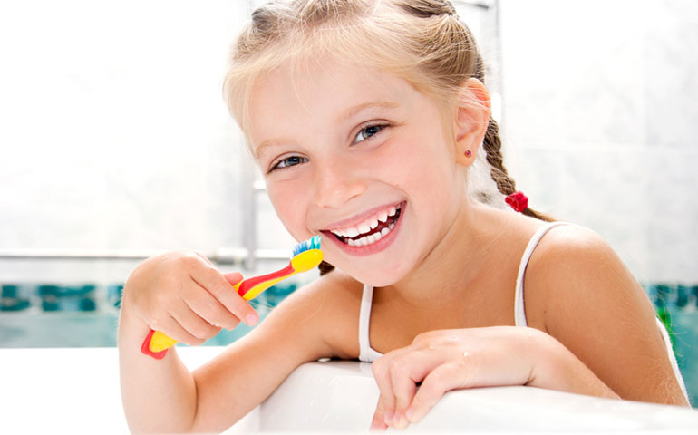 ¿Cómo conseguir que los niños se laven los dientes?